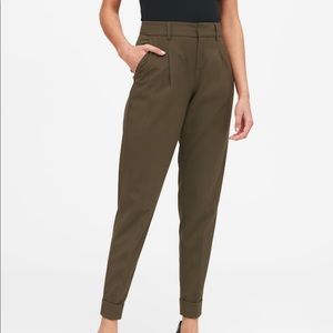 High rise tapered pant NWOT